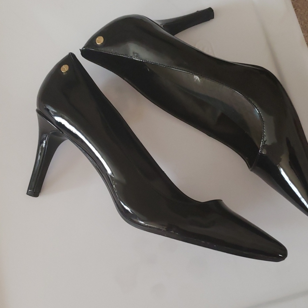 Shoes - Picture 7 of 8